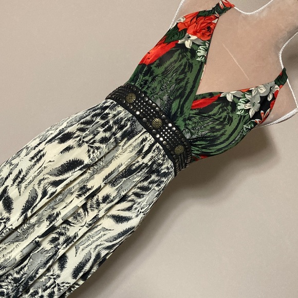 ⭐️⭐️ Magic Backless Dress with Red and Green Floral Design - size 2X - Picture 1 of 12